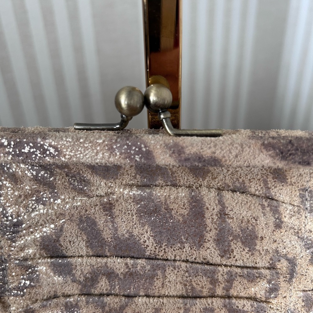Hobo International Gold Tan Leopard Print Clutch Kiss Lock with Chain Vintage - Picture 3 of 6